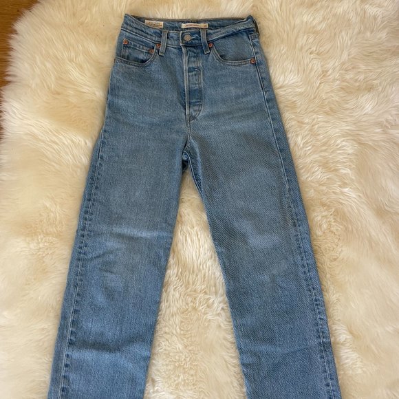 Levi's Ribcage Straight Ankle Jeans, Medium Wash, Size 25 - Picture 2 of 3